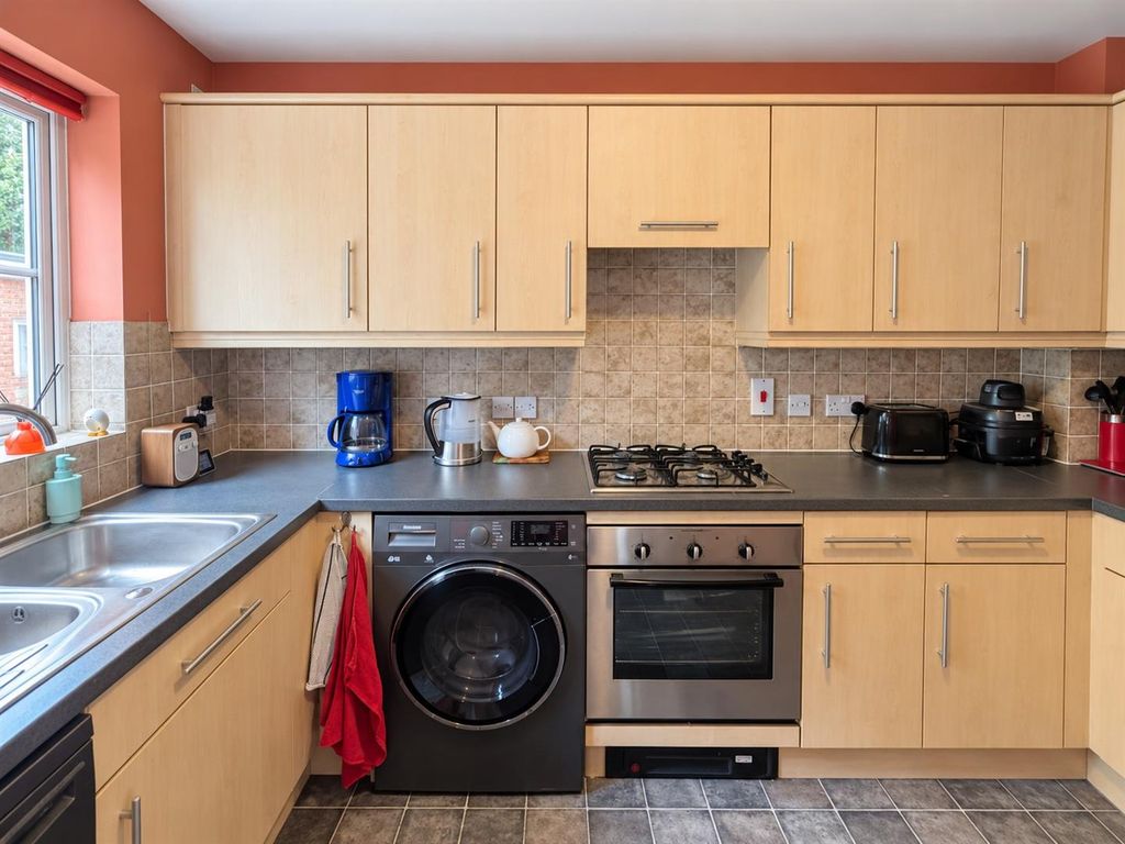 Property photo 2 of 17 Kitchen 3.Jpg