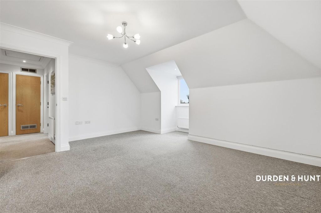 Property photo 3 of 19 Butts Green Road