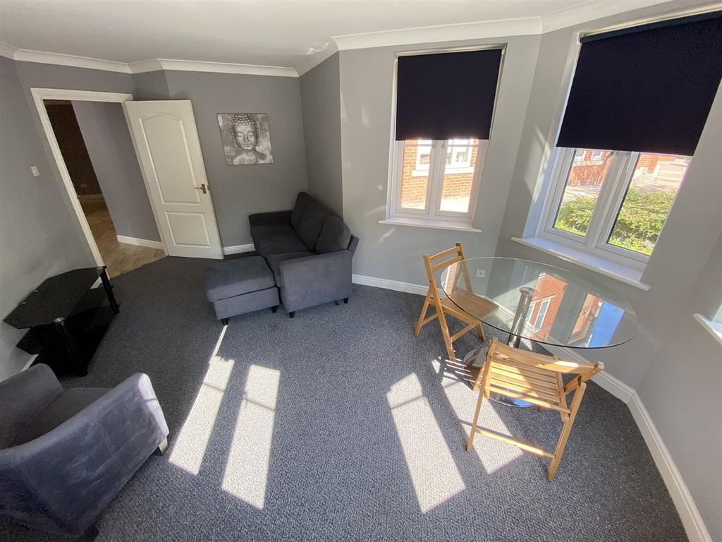 Property photo 3 of 17 Lounge Diner