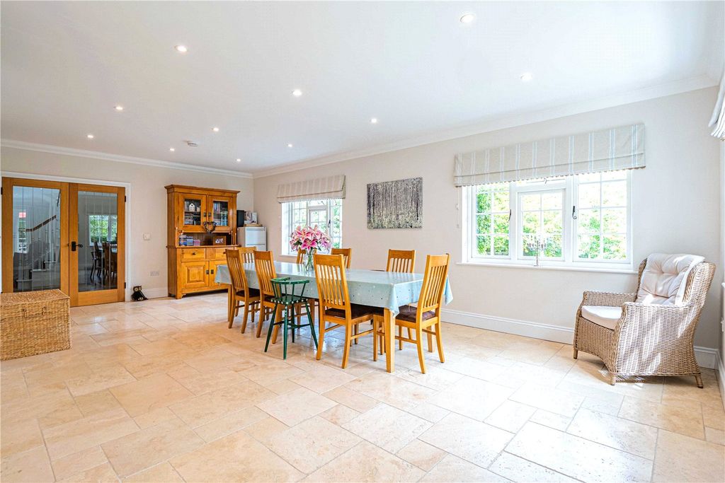 Property photo 3 of 23 Picture No. 16