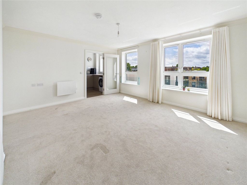 Property photo 2 of 13 Picture No. 11