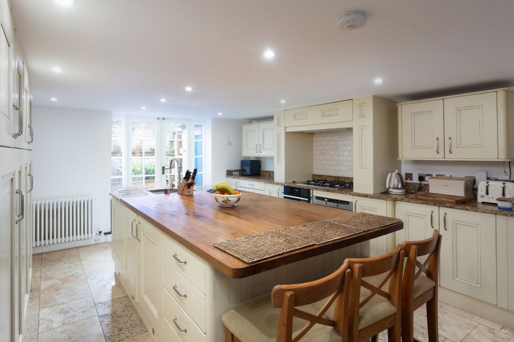 Property photo 2 of 15 Kitchen