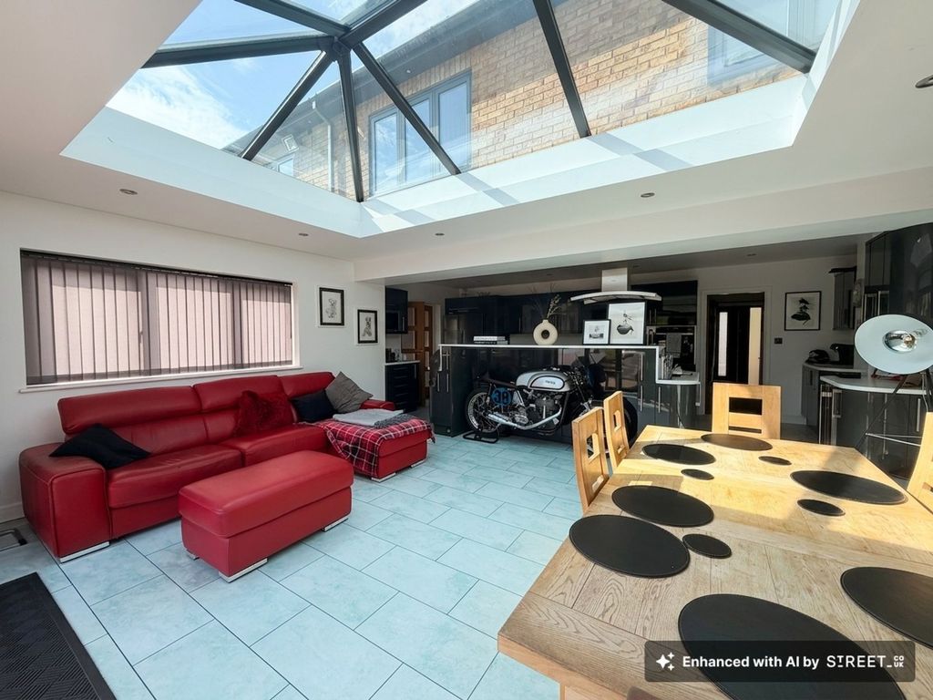 Property photo 3 of 27