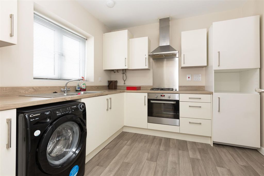 Property photo 3 of 13 Kitchen