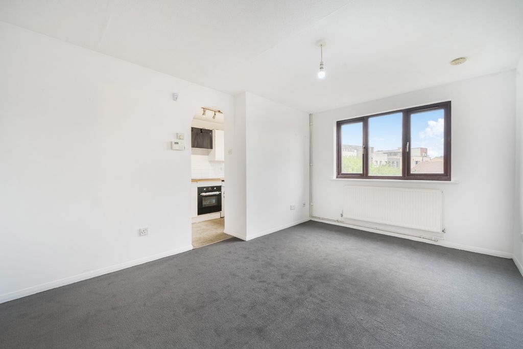 Property photo 2 of 7 5299383