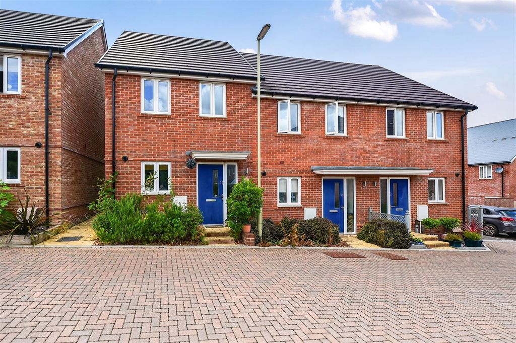 Property photo 1 of 10 Coltsfoot Way