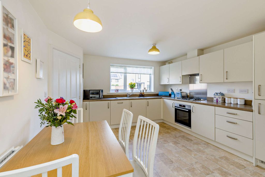 Property photo 2 of 10 Kitchen/Dining Room
