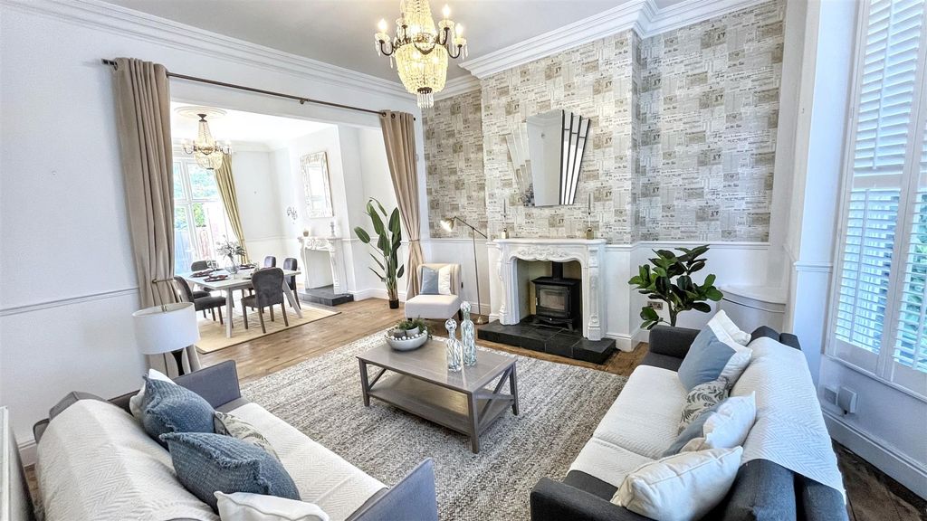 Property photo 2 of 25 Open Plan Living Room