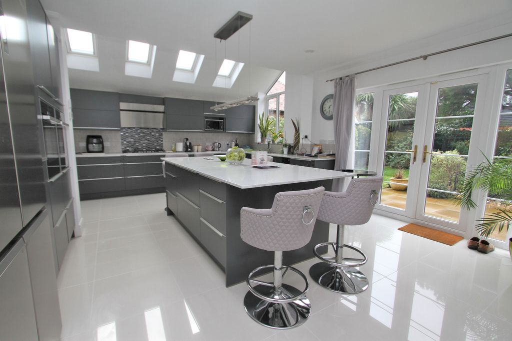 Property photo 2 of 26