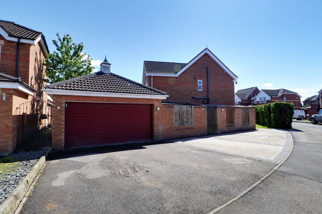 Property photo 2 of 25