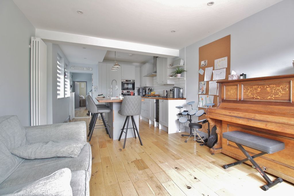 Property photo 2 of 12