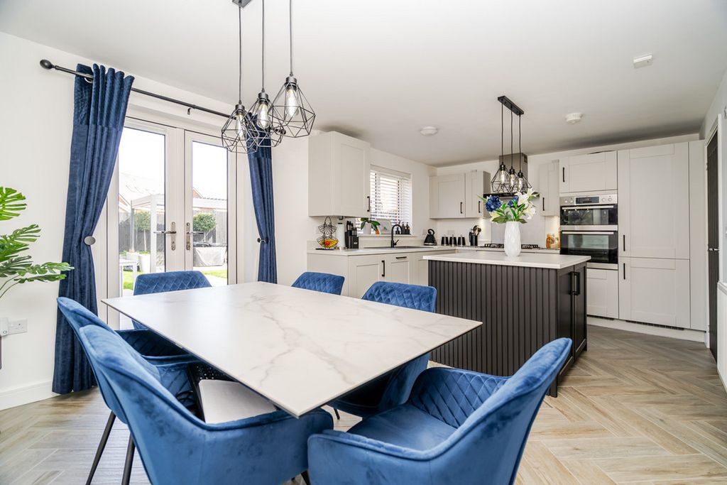 Property photo 2 of 32