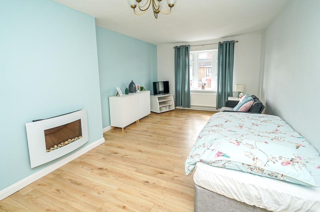 Property photo 2 of 26