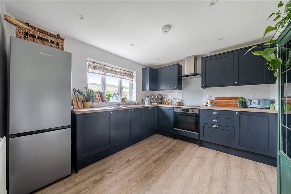 Property photo 2 of 17 Picture No. 14