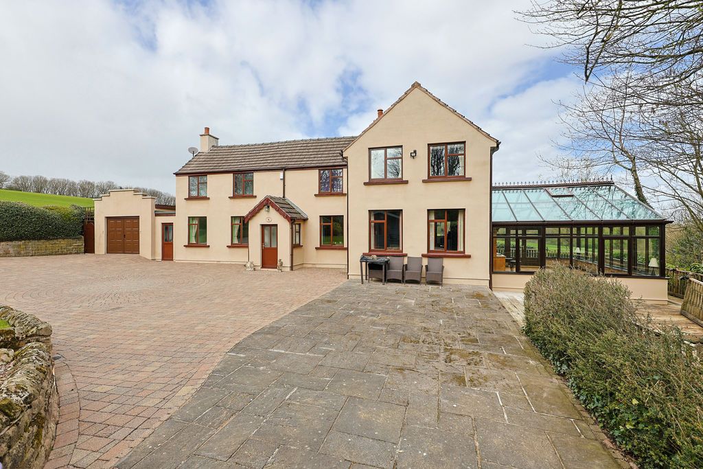 Property photo 1 of 45 Front