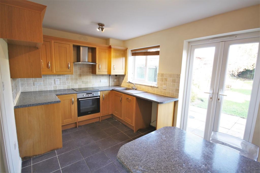 Property photo 3 of 8 Kitchen