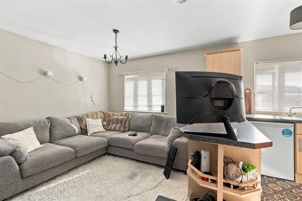 Property photo 3 of 18 Living Room