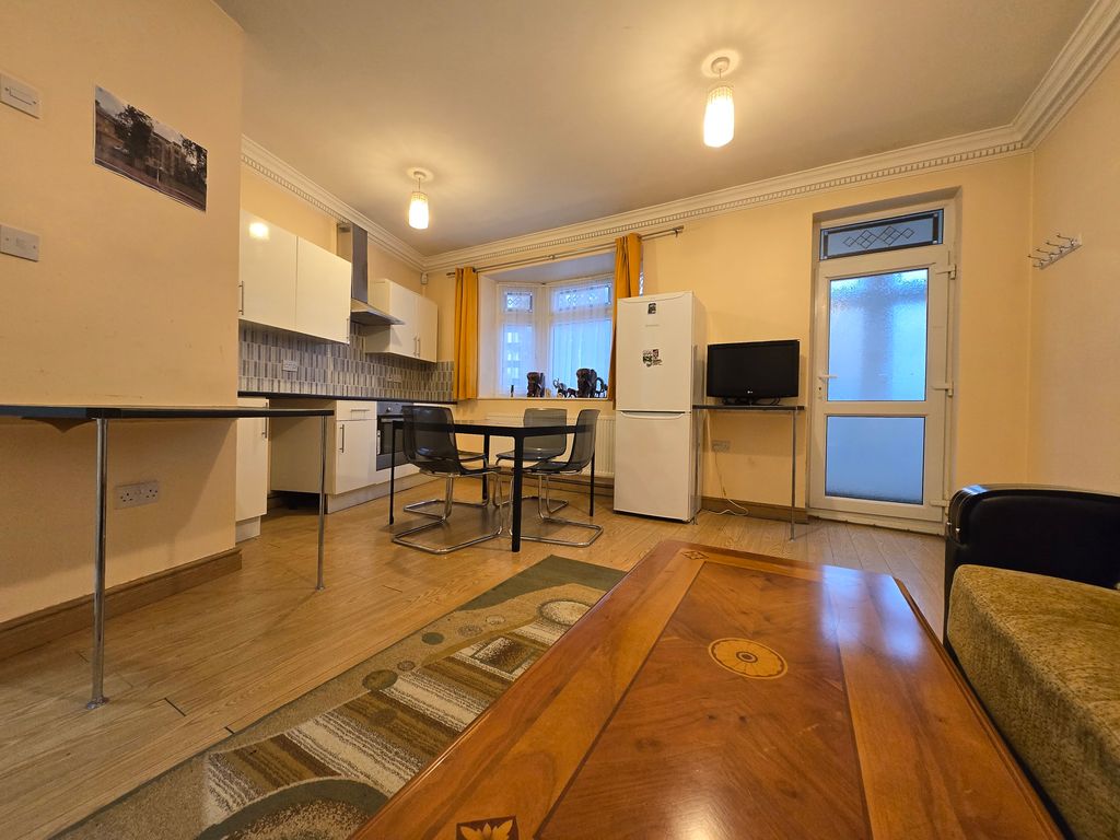 Property photo 2 of 5 Lounge / Bedroom Reception