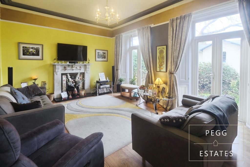 Property photo 2 of 31