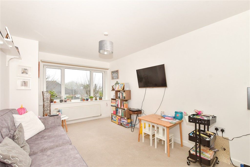 Property photo 3 of 8 Kitchen/ Lounge