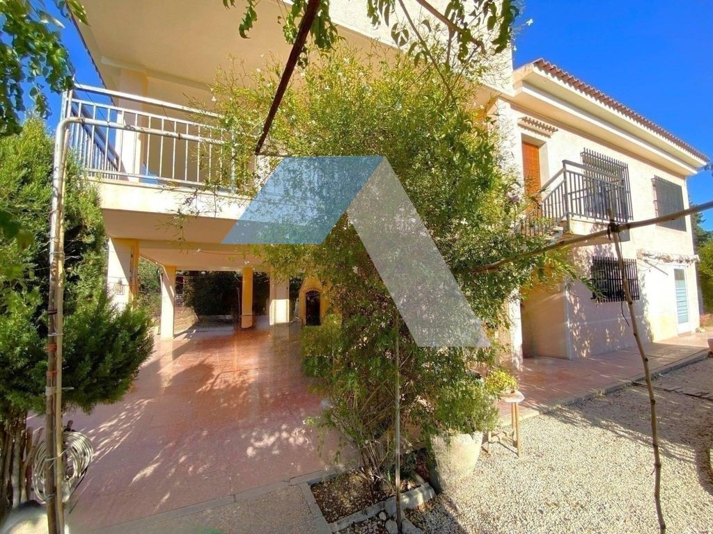 Property photo 2 of 32
