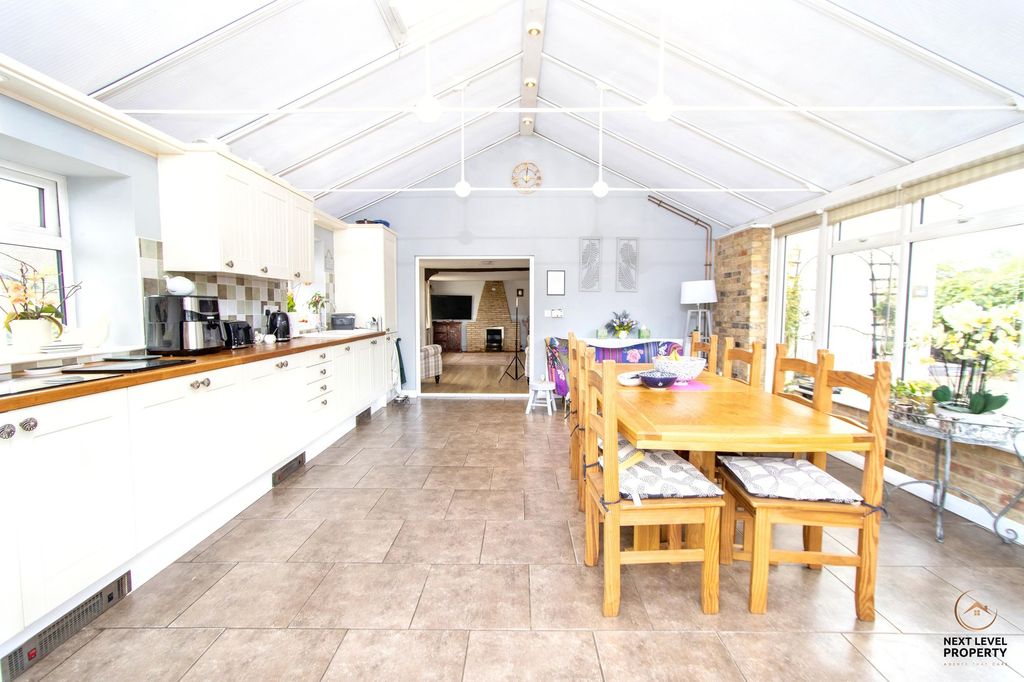 Property photo 3 of 33