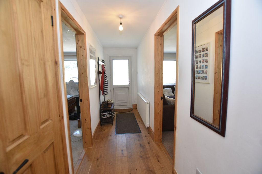 Property photo 2 of 16 Hallway