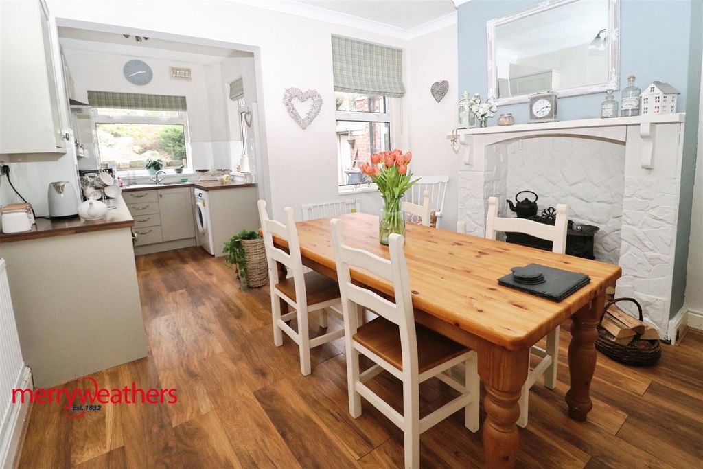 Property photo 2 of 11 Dining Room