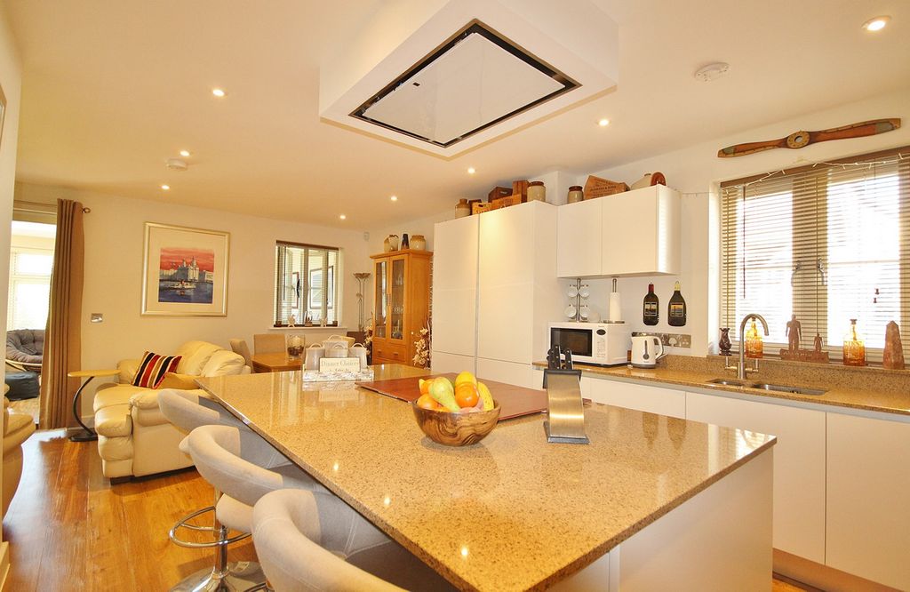 Property photo 3 of 30