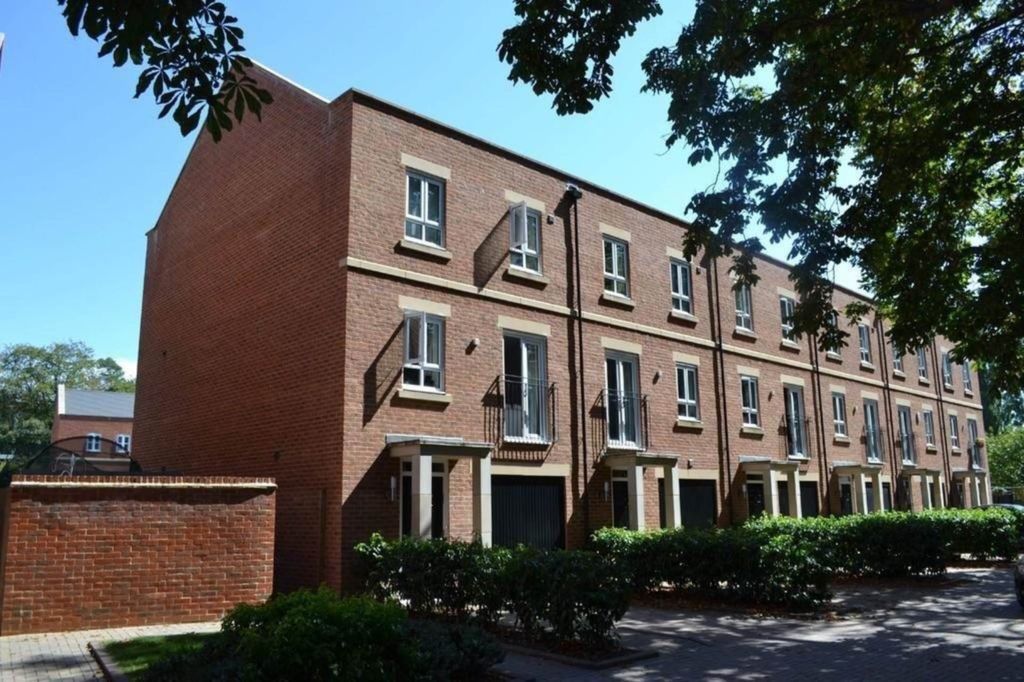 Property photo 1 of 5