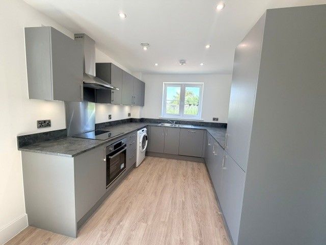 Property photo 3 of 10 Kitchen