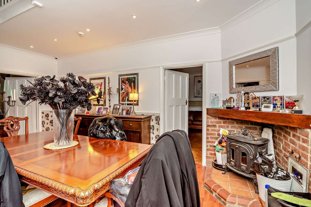 Property photo 3 of 36