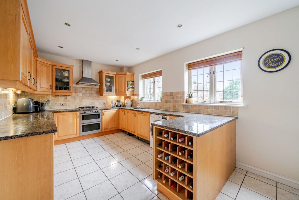 Property photo 2 of 20 1402036-12-69720d...