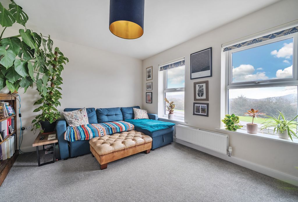 Property photo 3 of 16 1401415-15-696E5F...