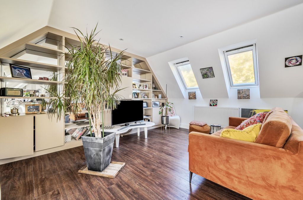 Property photo 3 of 11 1354546-24-68Dba2...