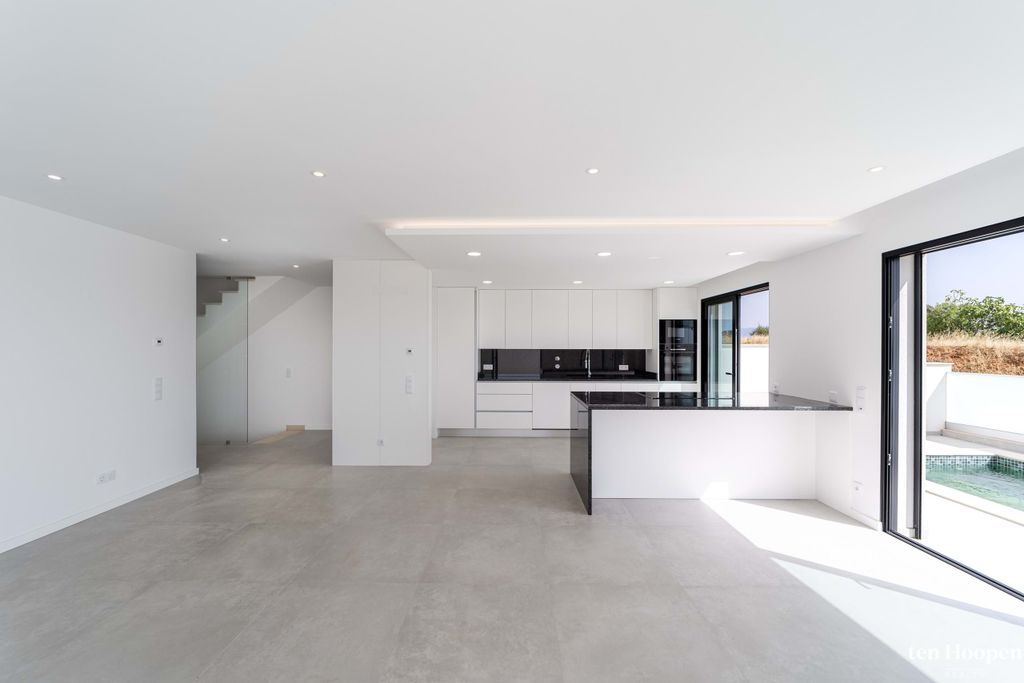 Property photo 1 of 30