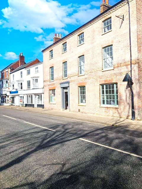 Property photo 1 of 8 Cover