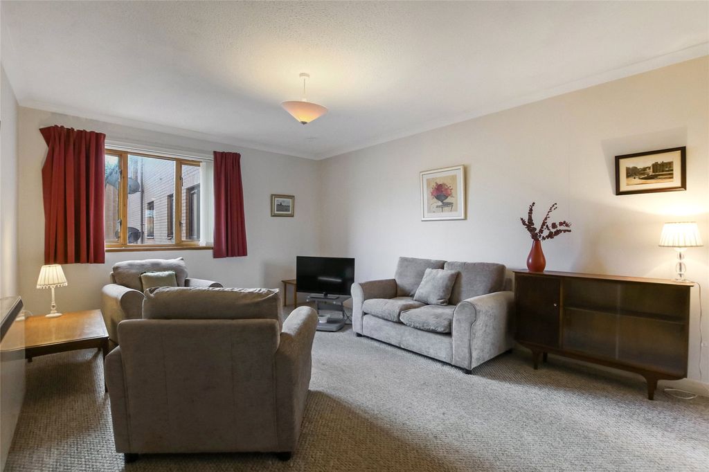 Property photo 2 of 21 Lounge