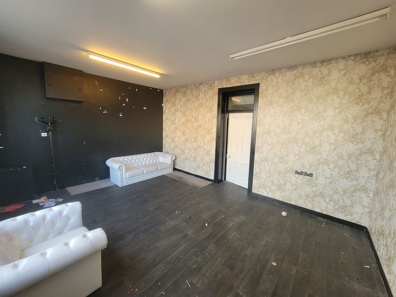 Property photo 3 of 10 Photo 8