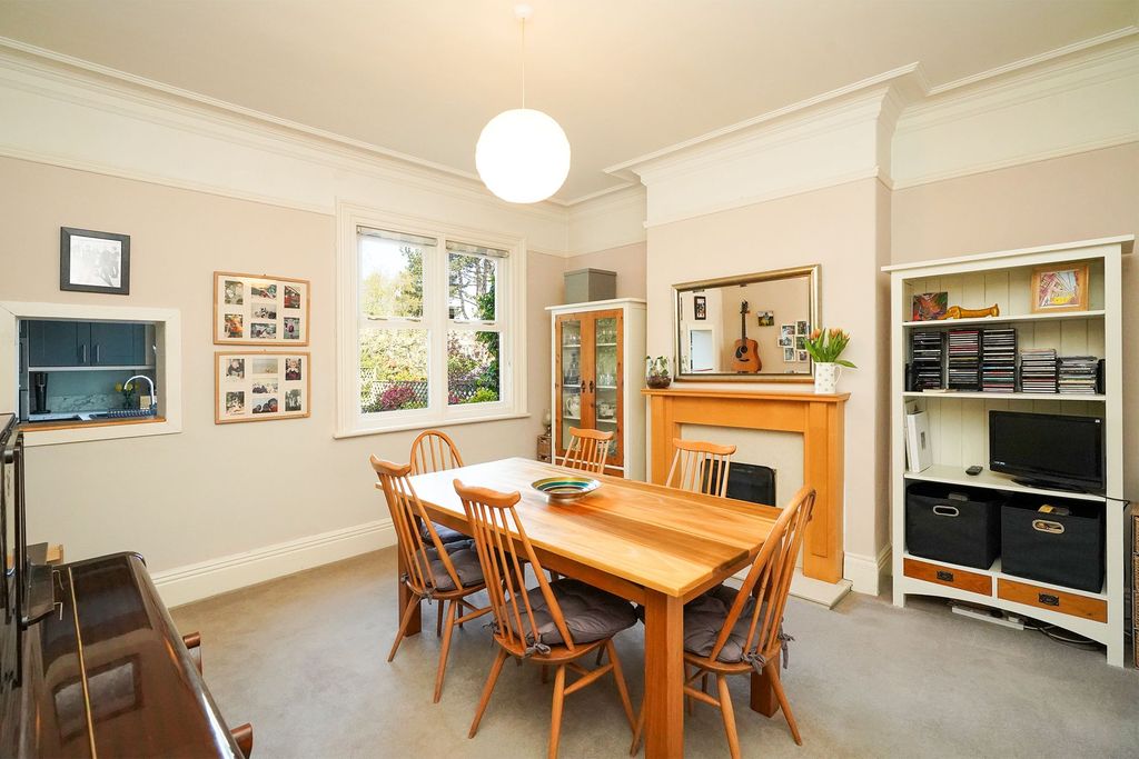 Property photo 3 of 27