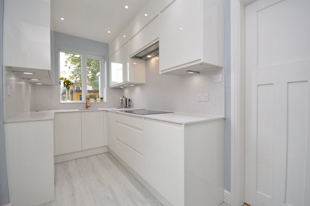 Property photo 3 of 16 Picture No. 06