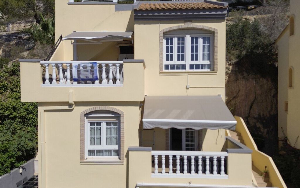 Property photo 2 of 50