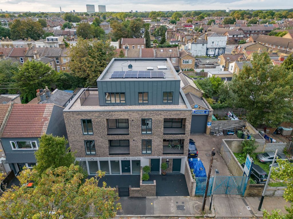 Property photo 3 of 25