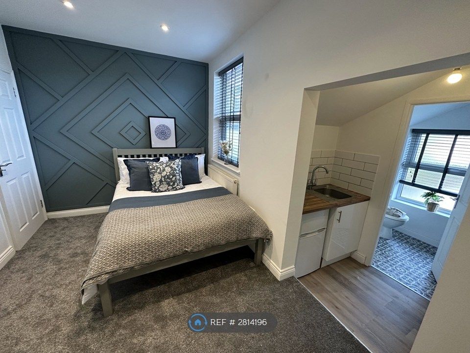 Property photo 3 of 12 Room 3