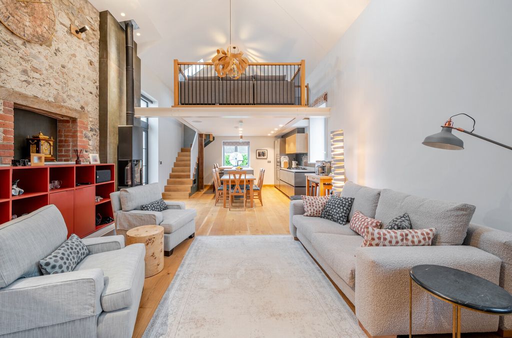 Property photo 3 of 28 1404657-14-6989Bd...