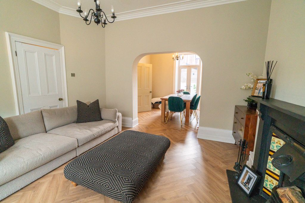 Property photo 2 of 36