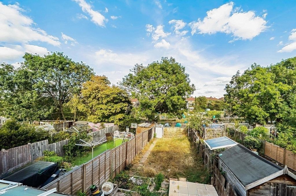 Property photo 2 of 15 Garden