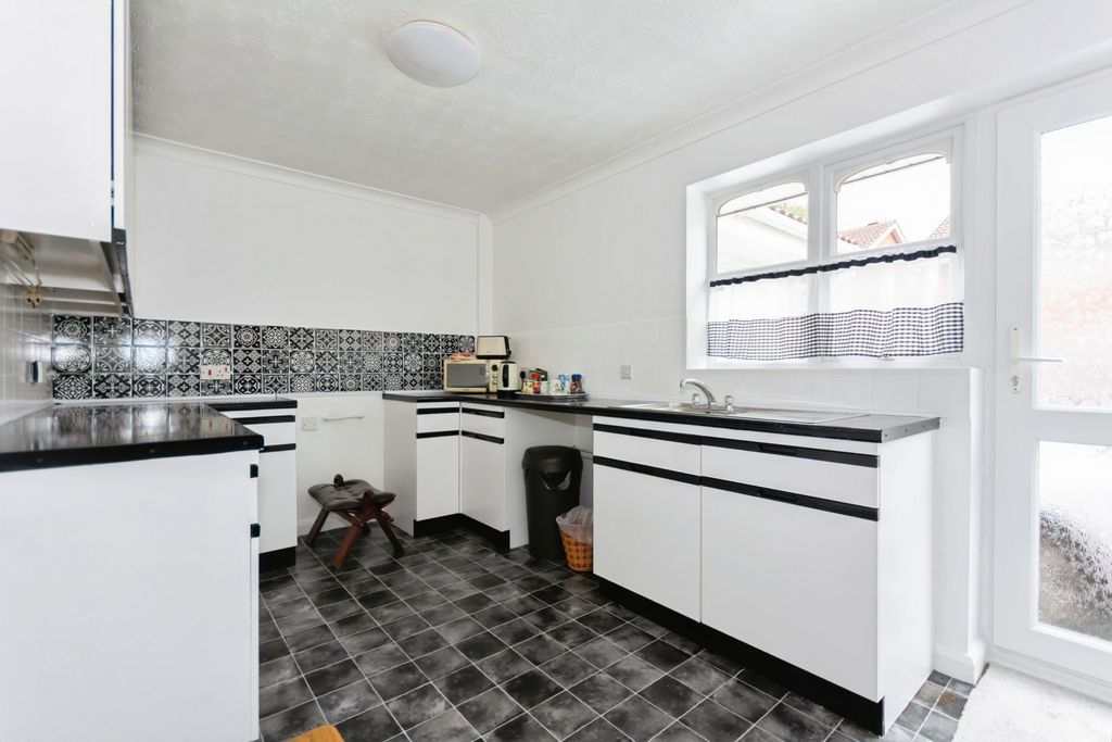 Property photo 2 of 17 Photo