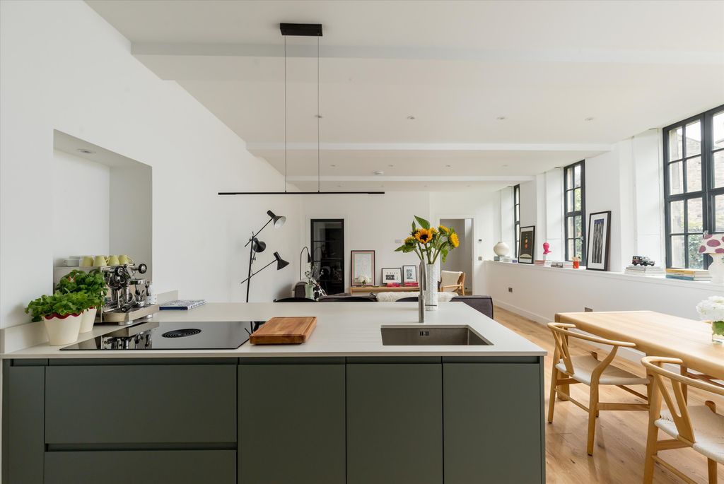 Property photo 3 of 16 Image