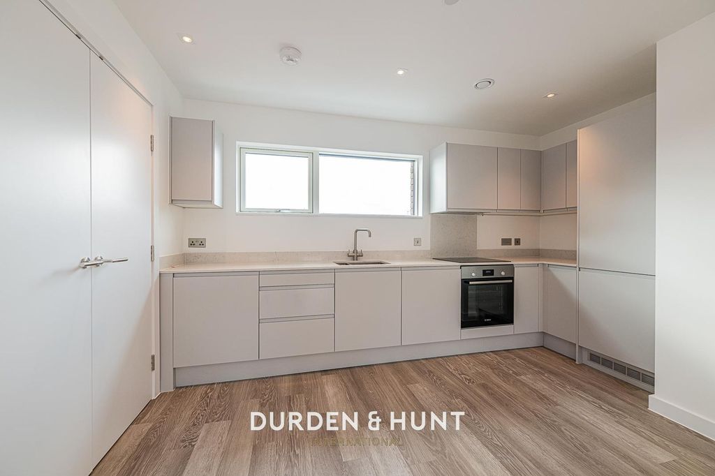 Additional image 4 of 2 bed flat for saleHigh Street, Epping CM16